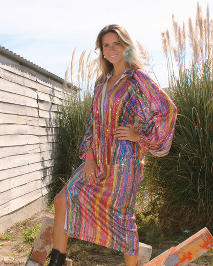 Vestido NYE midi em lantejoulas, decote em V e manga comprida, vista de frente