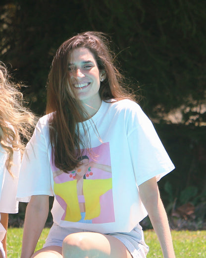 T-shirt Frida branca oversized, pormenor da manga curta
