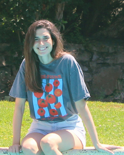 T-shirt Napoli preta com estampado de tomates à frente, corpo inteiro