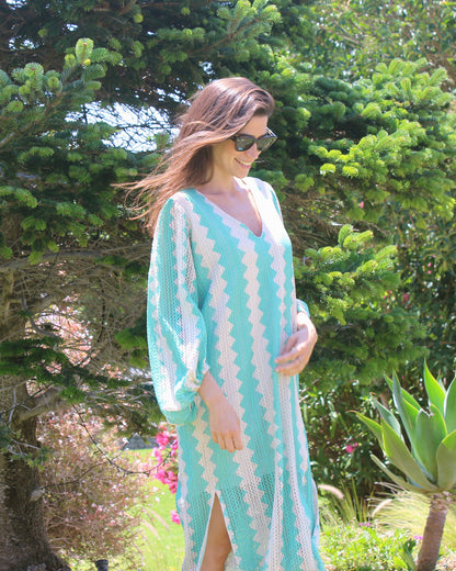 Vestido Menorca em ziguezague verde e branco, manga ampla, pormenor da manga