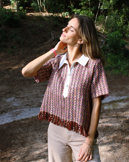 Poncho Malveira em bouclé com padrão em chevron, franjas na bainha, pormenor da bainha