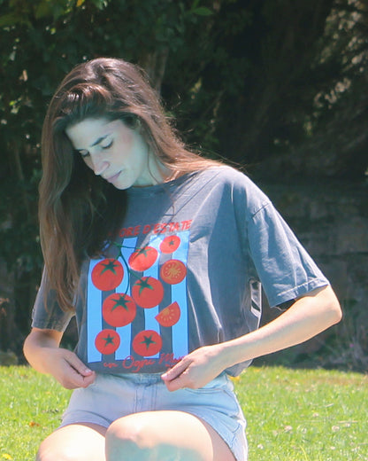 T-shirt Napoli preta com estampado de tomates, pormenor do estampado